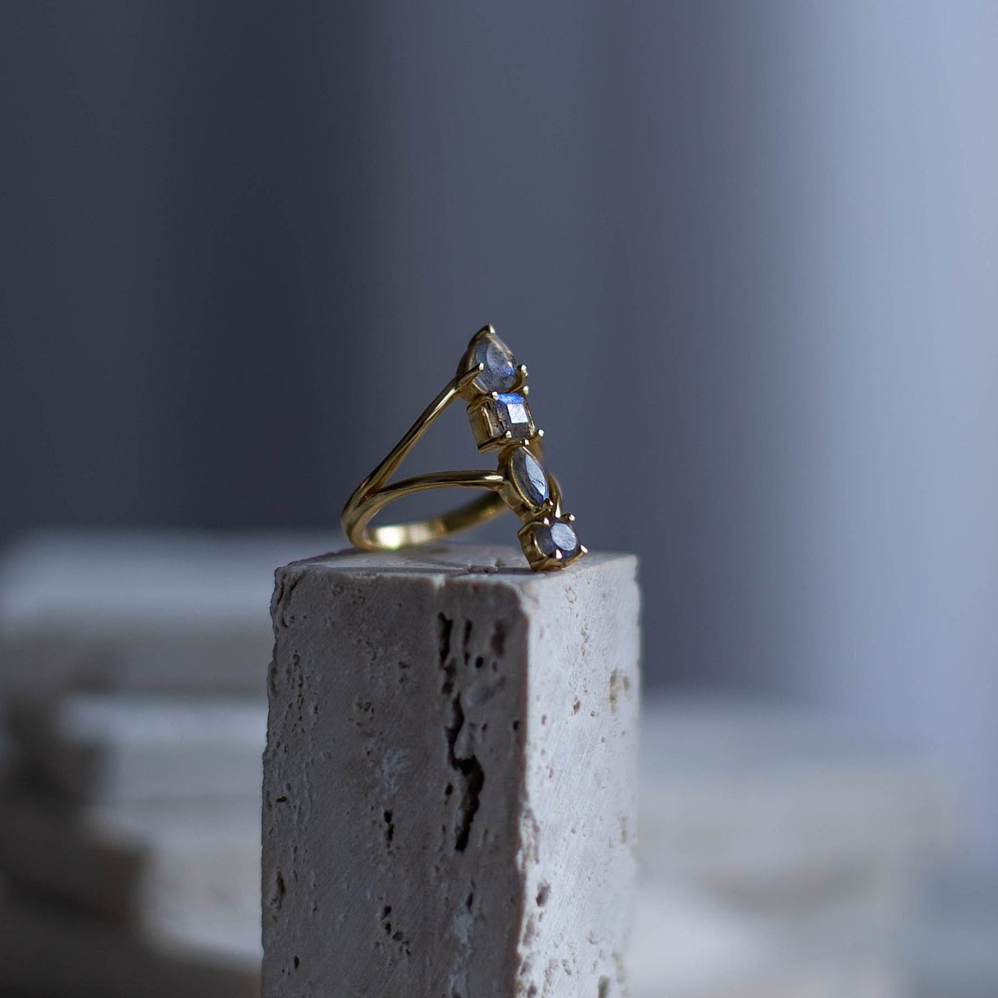 Anillo Lakshmi Labradorita